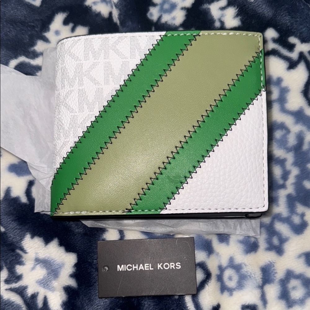 Men’s Or Women’s Michael Kors White and Green Men's Wallet! Brand New! 10/10